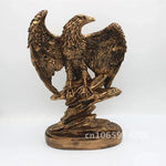 statue or aigle plumes détaillées surface brillante classique décorative résine posé socle rocheux