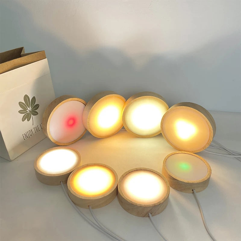 lampe poser moderne bois naturel couleurs chaudes blanc orange vert translucent câble usb commandes