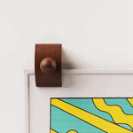 clips suspension tapisseries bois marron clair moderne minimaliste boutons fixations