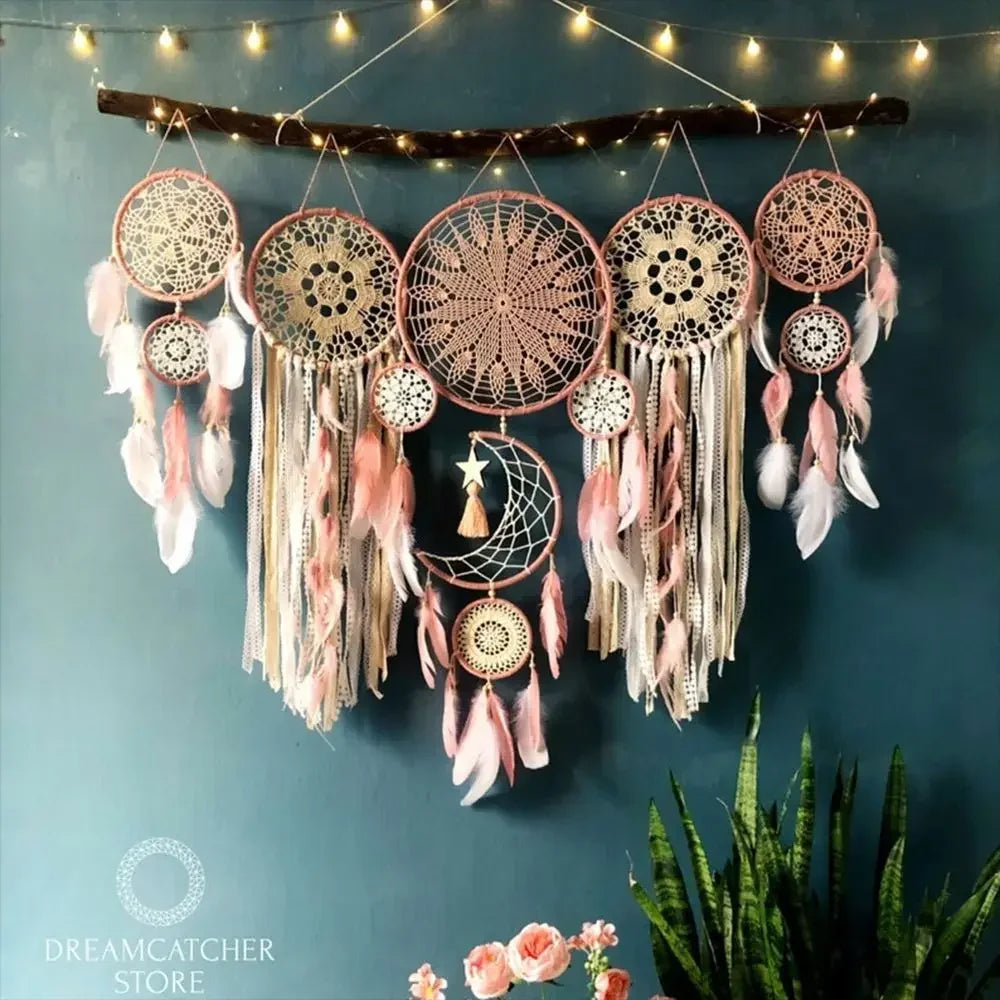Dreamcatchers traditionnels crochetés motifs floraux plumes gris noir rose suspendus