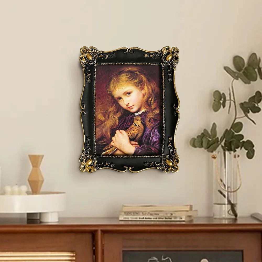 cadre photo vintage noir doré illustration fille oiseau classique baroque decoration galerie wall frame