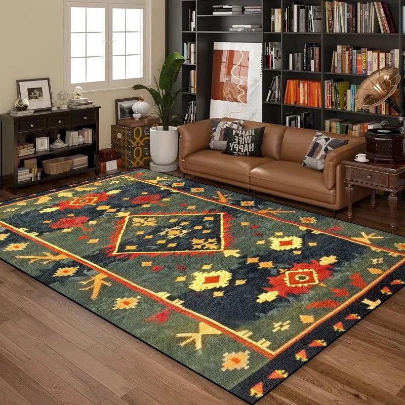 Un tapis coloré avec des motifs géométriques et floraux sur un sol en bois, dans un salon accueillant avec des étagères remplies de livres.