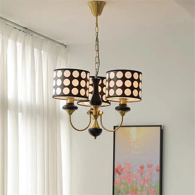 lampe suspendue moderne points blancs fond noir chaîne suspension salon manger led designintérieur