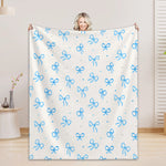 couverture sieste douce microfibre bleue blanche motif rayures points femme