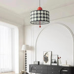 lampe suspendue moderne noire blanche rouge points blancs opacité chambre salonhôtel