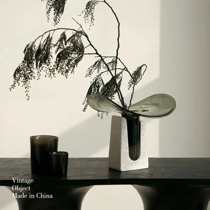 vase moderne verre marron clair simple geometrie decoration florale minimaliste