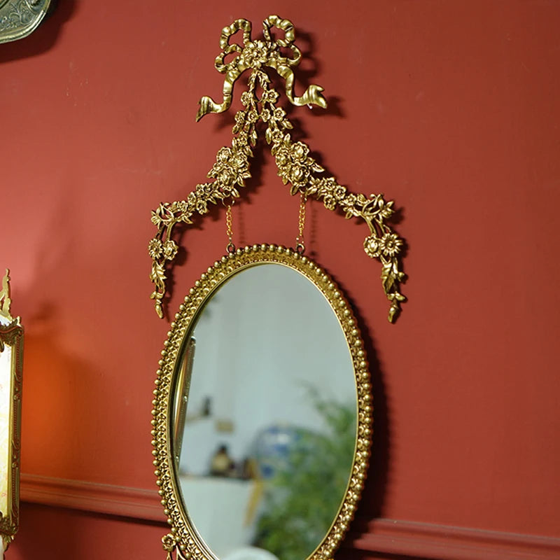 miroir ovale doré orné fleurs vintage baroque chambre coucher décoration murale