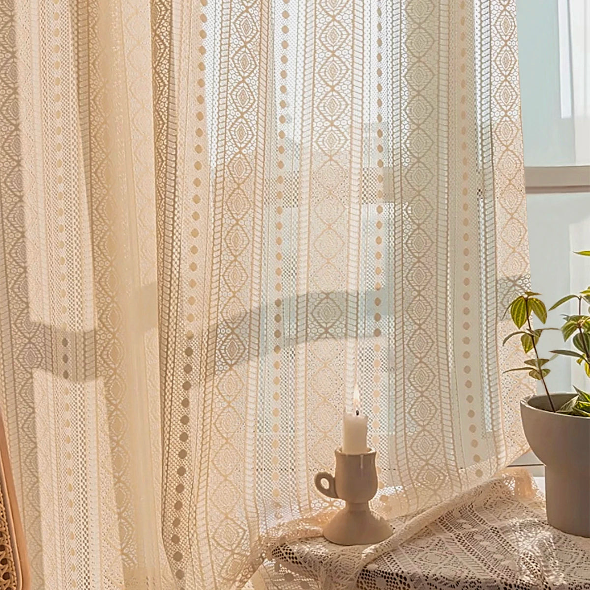rideau semi transparent géométrique moderne polyester beige clair salon hospitalité
