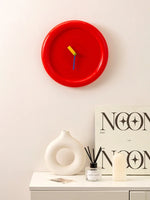 horloge murale moderne miniaiguilles couleurs jaune rouge bleu rond simple