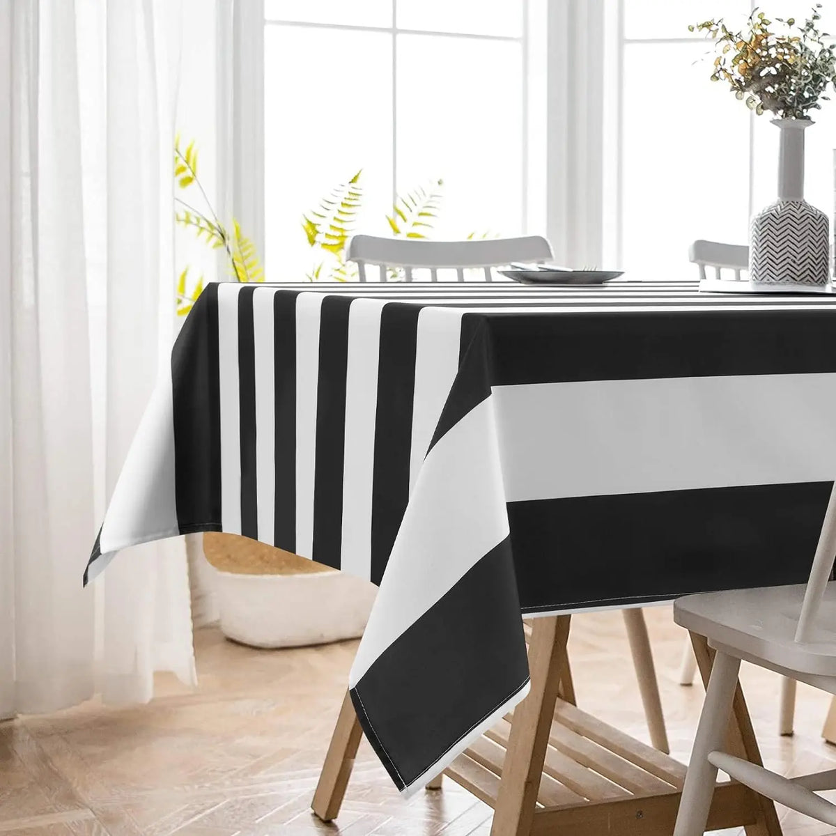 nappe noire blanche rayures moderne polyestère réutilisable table manger décoration cuisine festive