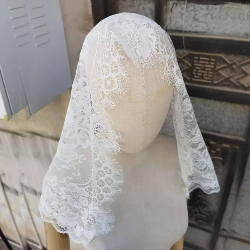 voile mariée dentelle blanche noire motifs floraux élégante traditionnelle translucent classique