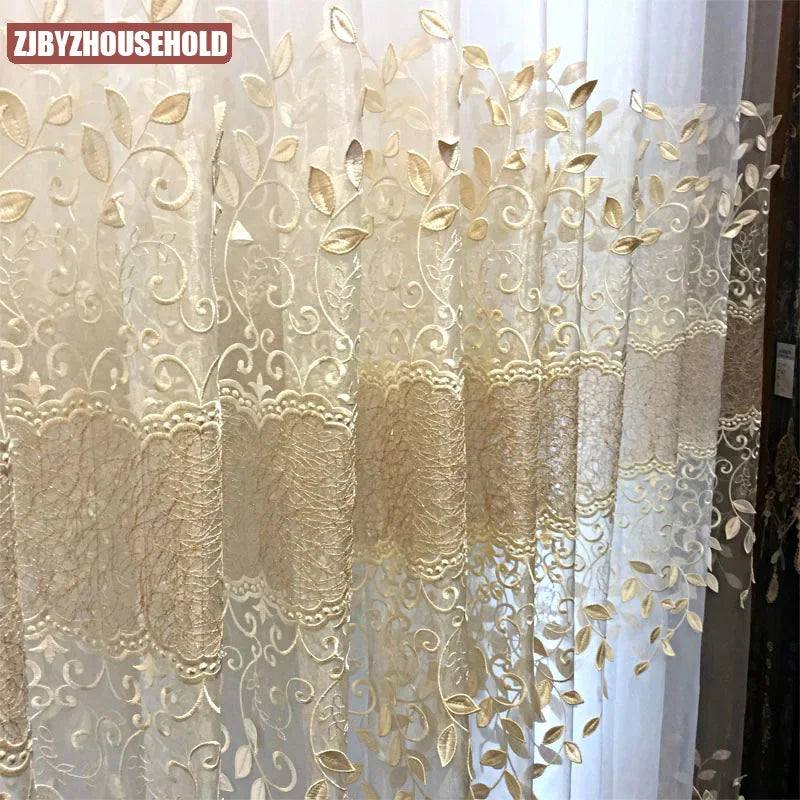 rideau brodé feuilles dorées fond beige translucide classique français géométrique polyester