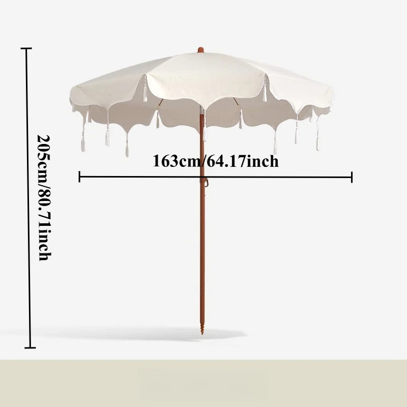 parasol blanc crème élégant tissu texturé franges bordure ondulée extérieur piscine mer