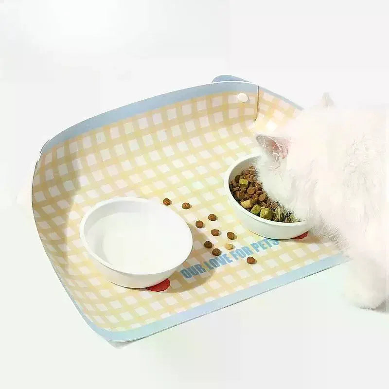 tapis anti déversement animaux compagnie carreaux blancs fond beige moderne simple adhésif deux bols
