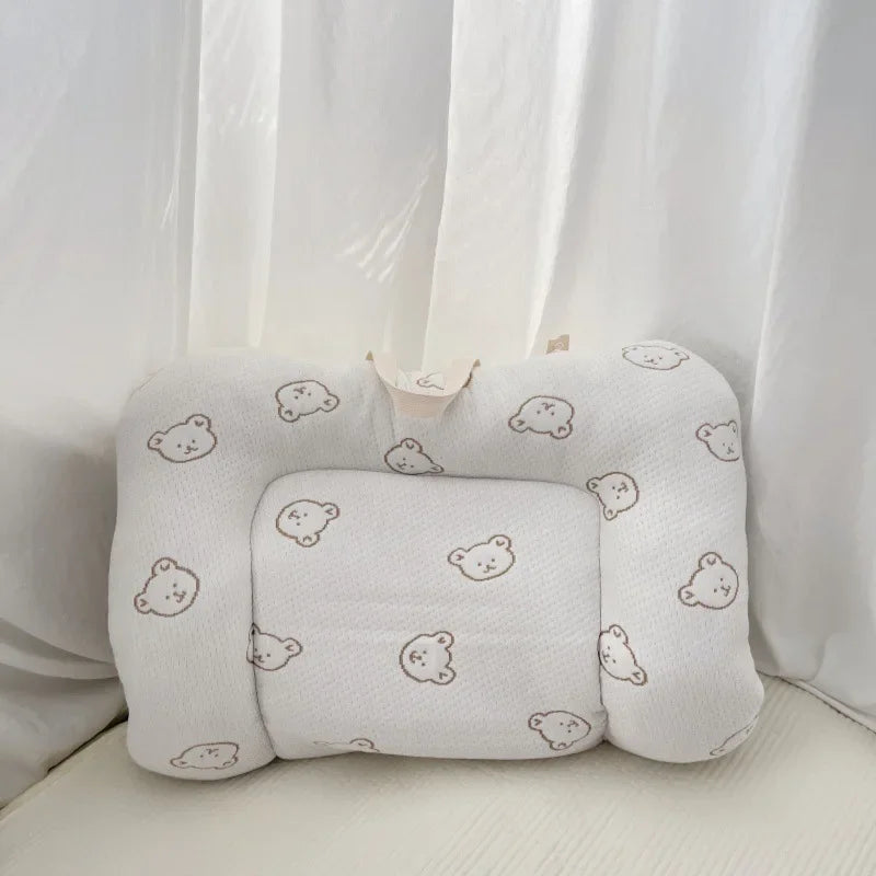lit bébé coussin ours nuages coton gaufré blanc beige enfantin doux minimaliste