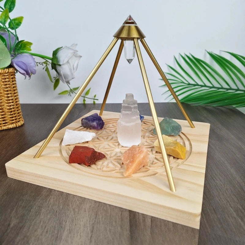 pyramide décorative cristal or bois pierres semi précieuses minimaliste gravures géométriques