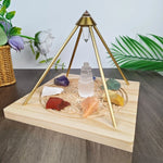 pyramide décorative cristal or bois pierres semi précieuses minimaliste gravures géométriques