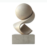 sculpture abstraite moderne minimaliste blanc doré beige gris foncé socle pierre marbre