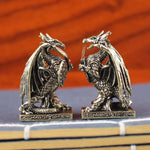 figurine dragon or argent métal détaillée épée bouclier base gravée fantastique médiéval maison