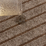 dalles moquette modulaires rayées gris marron rouge antidérapantes moderne minimaliste vinyle polyester