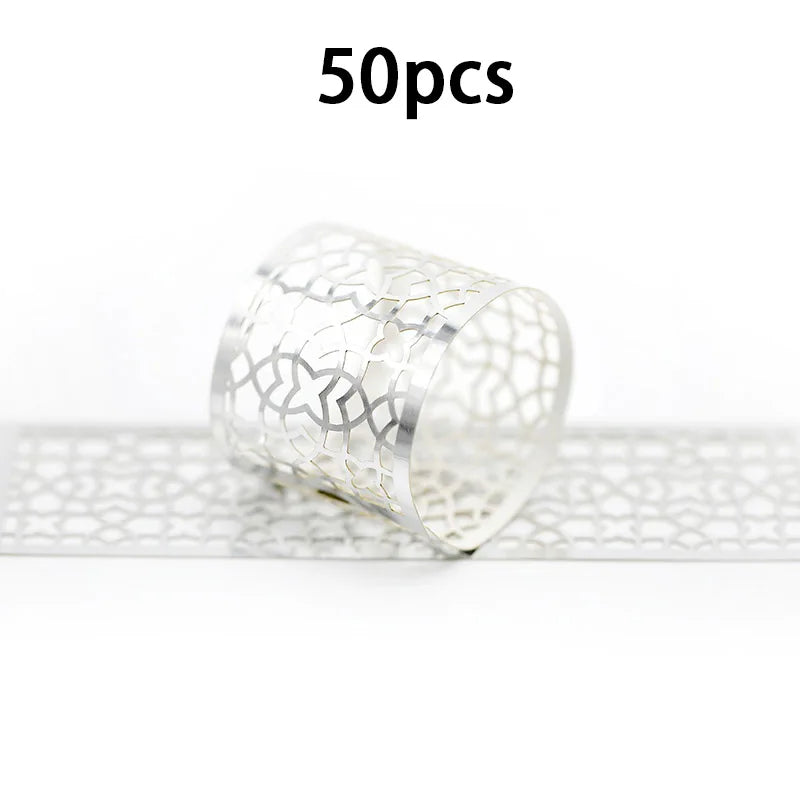serviettes pliées motif géométrique clips métalliques mariage anniversaire décoration table vert blanc bleu jaune