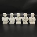 statues romaines antiques blanc bustes historiques détails classiques socle carré blanc