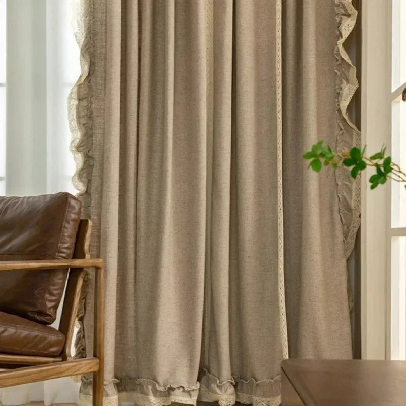rideau beige clair texture lin naturel bordure dentelle anneaux salon chambre classique rustique