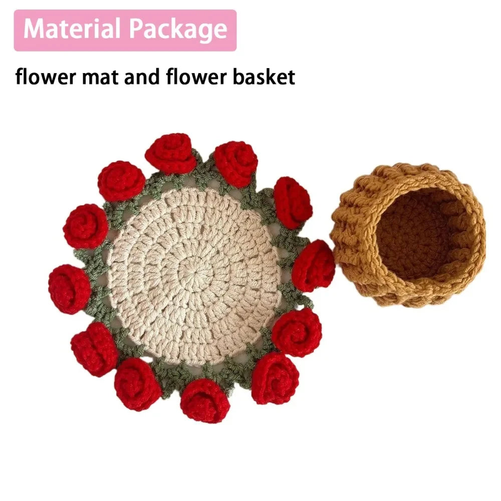 panier fleurs crocheté coussin table roses artisanal rouge vert blanc