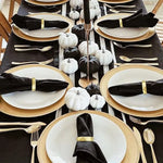 anneaux serviettes or lisses modernes fourchettes cuillères garnitures tables différentes couleurs mariage banquet