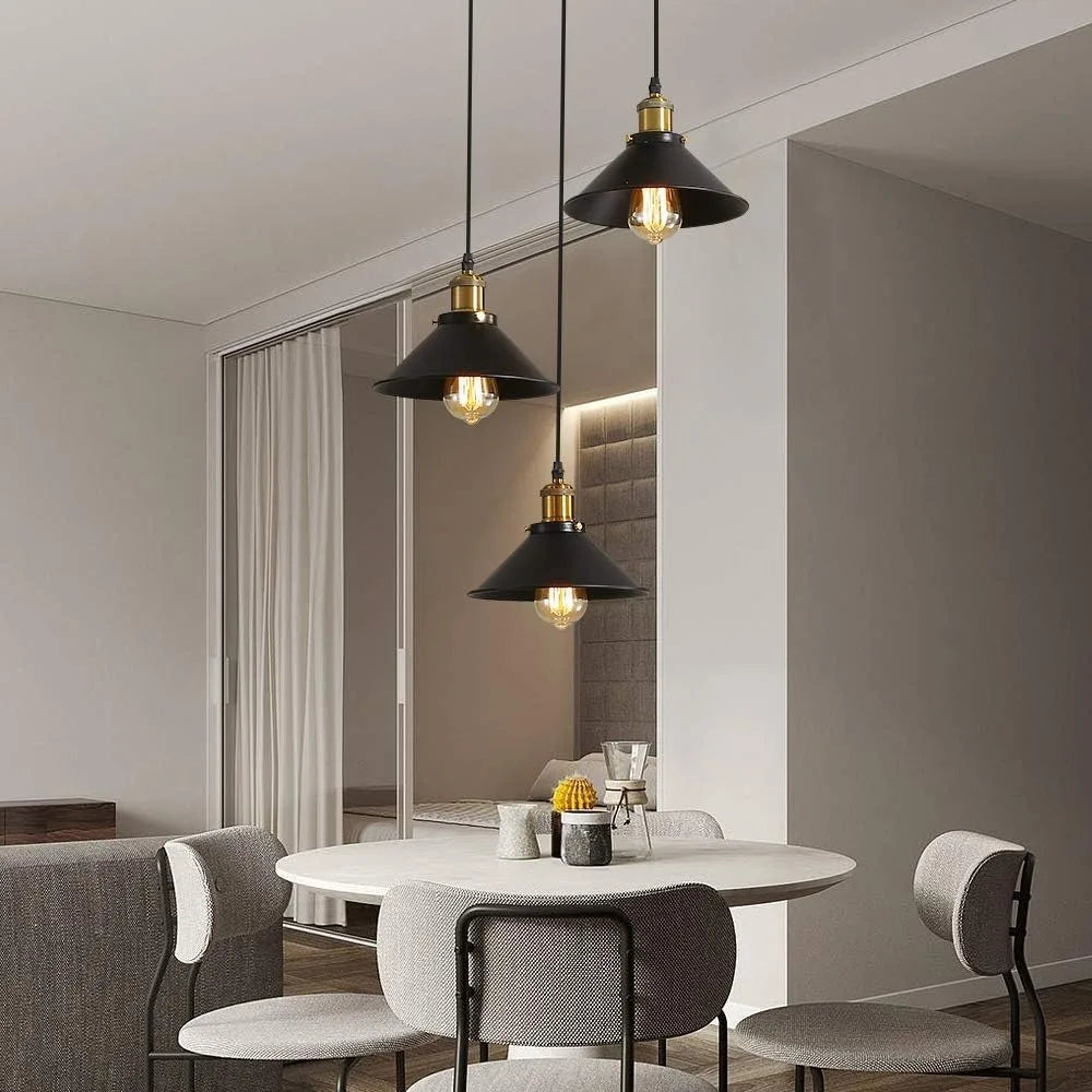 suspension lumineuse industrielle conique noire dorée ampoules câbles chambre salon
