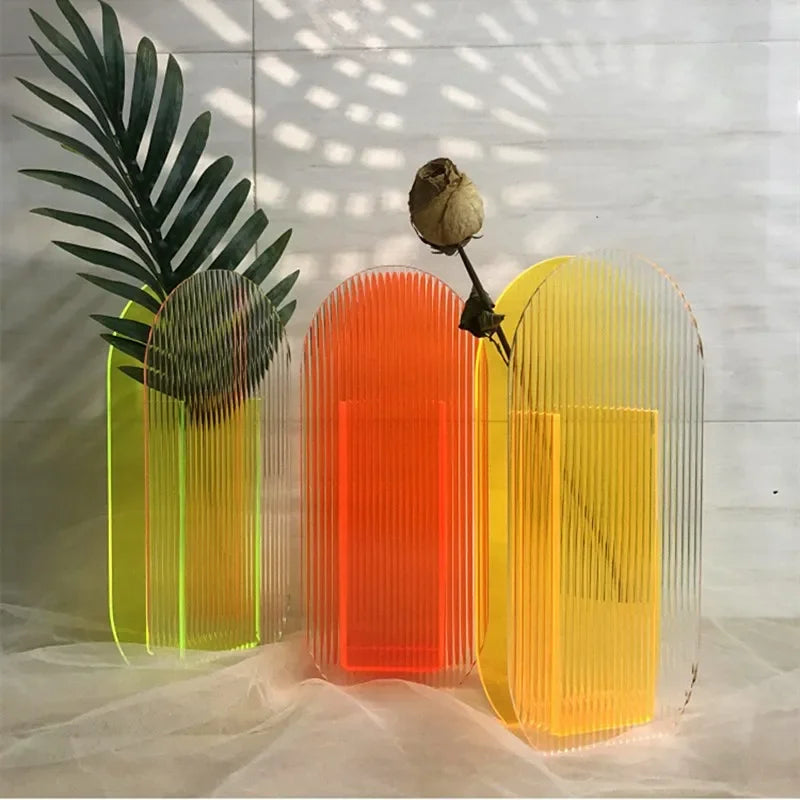 vase moderne transparent rayures vertes orange jaune rose bleu table floral