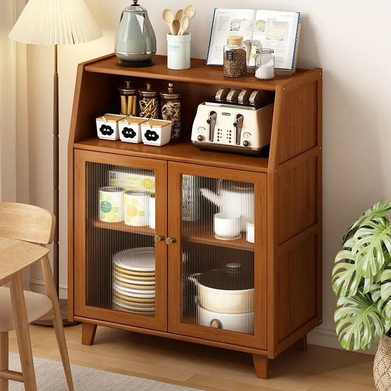 meuble cuisine moderne bois naturel verre opaque poignées métalliques rangement assiettes tasses cuillères pot