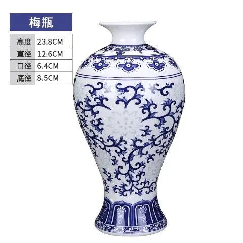 Vase en porcelaine bleu et blanc avec des motifs floraux élégants.