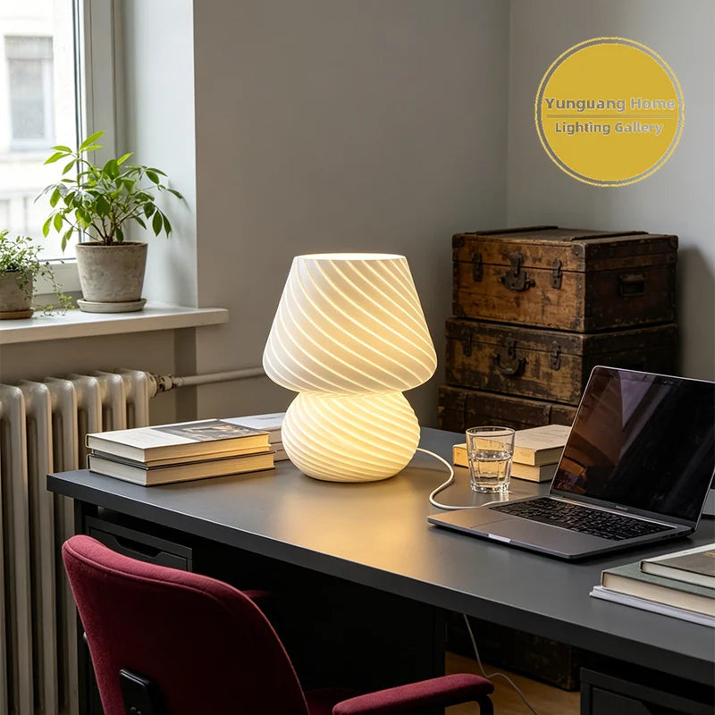 lampe poser contemporaine marron blanc jaune texture marbrée motifs géométriques opacité minimaliste