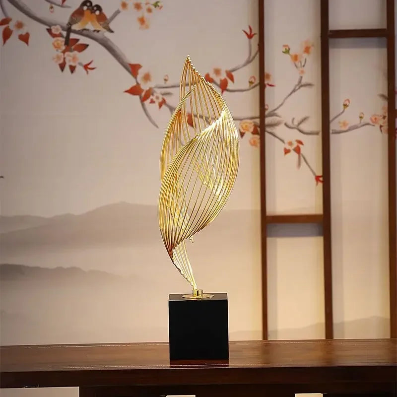 sculpture décorative feuille stylisée or noir moderne minimaliste ajourée asiatique fixée socle bois