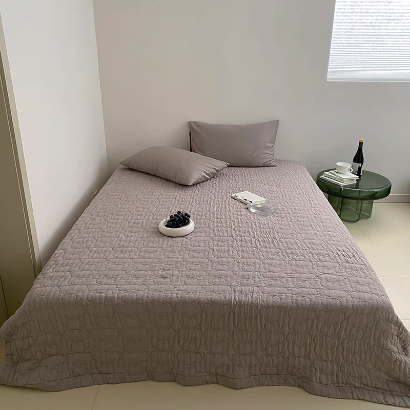 couverture d'été coton gris clair motif géométrique moderne matelassée lit double chambre