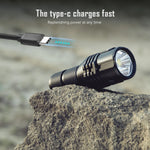 lampe poche rechargeable 13000 lumens led noire robuste camping