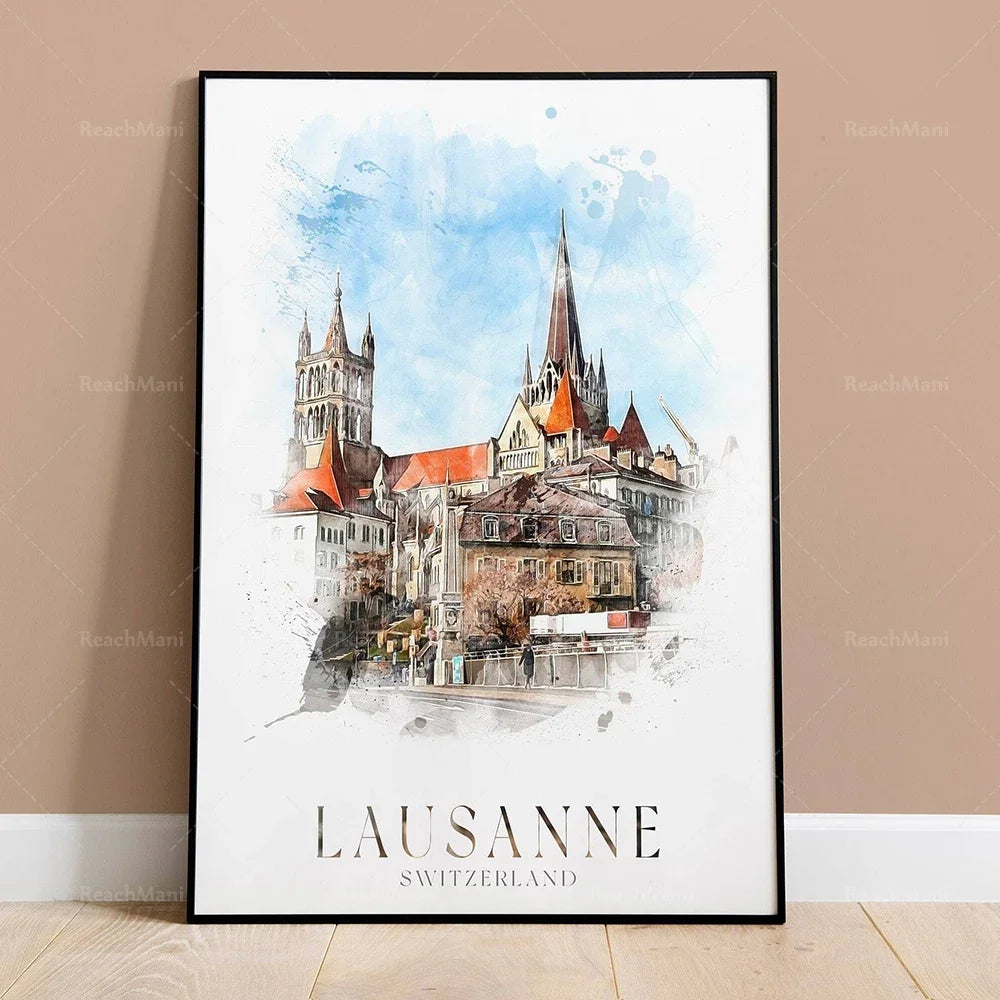 Cette illustration aquarelle représente le paysage urbain pittoresque de Lausanne, en Suisse, avec ses bâtiments médiévaux aux toits de tuiles rouges et ses clochers élancés.