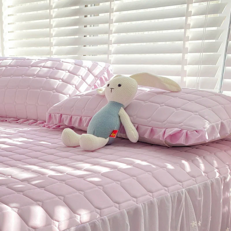 protège matelas bleu clair quilté moderne oreiller tasse jouet lapin