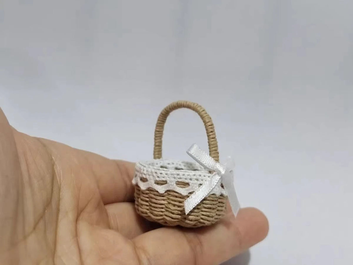 miniature panier osier rustique accessoires maison poupée décoration rangement paille naturel artisanal