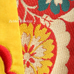 tapisserie décorative tibétaine motifs floraux franges colorées rouge jaune bleu vert blanc