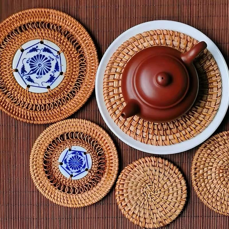 assiettes tressées osier motif floral protection meuble traditionnel artisanal serveur thé