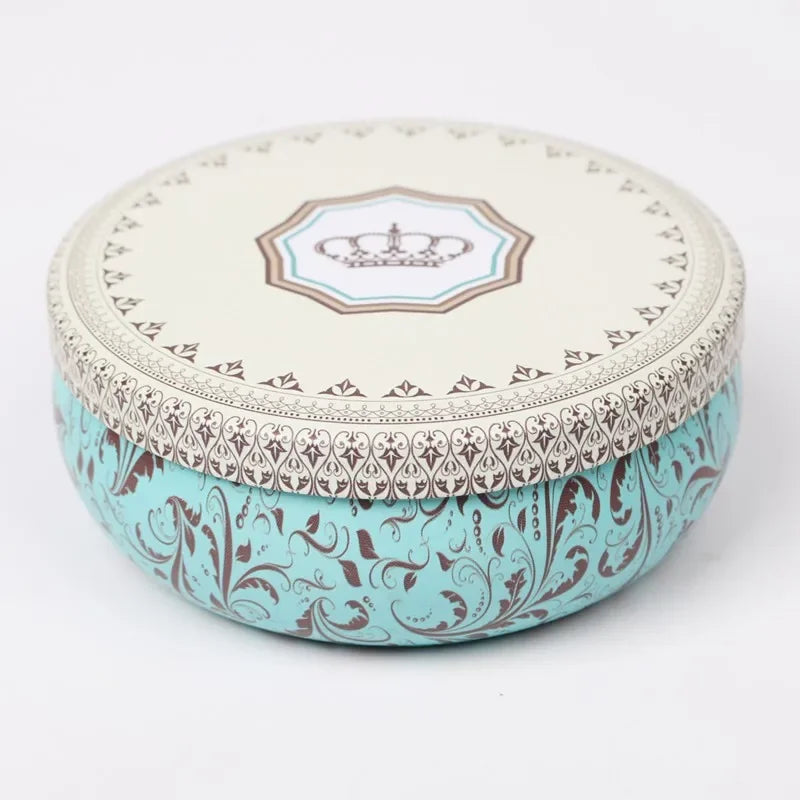 boîtes rondes métal fleurs vintage blanc beige macarons biscuits cadeaux préservation fraîcheur