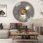 Horloge murale rouge dans une cuisine contemporaine