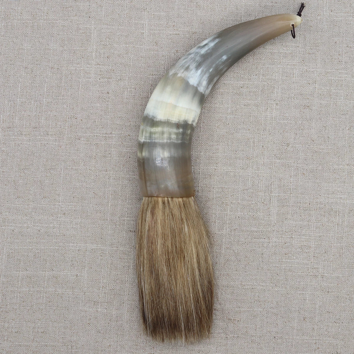 brosse peinture traditionnelle cordelette poils naturels marbrés noir blanc gris