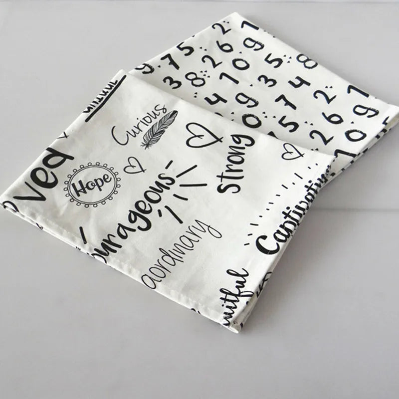 serviettes coton noir blanc moderne numéros lettres coeurs plumes phrases