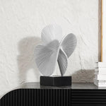 sculpture abstraite moderne résine blanche doré rouge beige rayures texturées décoration intérieure festive anniversaire