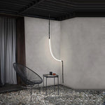 Lustre LED dans différentes couleurs d'abat-jour sur fond neutre