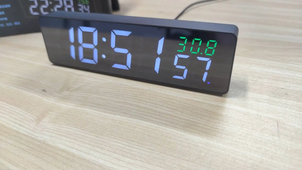 horloge numérique affichage led noir moderne boutons contrôles minimalistèreveil wifi haute précision