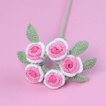 bouquets roses rouges jaunes bleues vertes artisanales crochetées intérieur decoration mariage